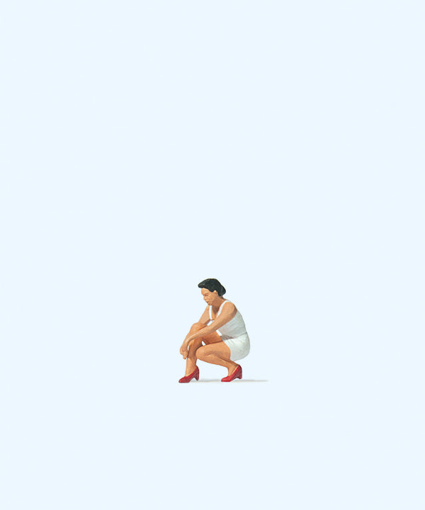 Preiser 28228 Woman Putting on her Shoe Figure HO