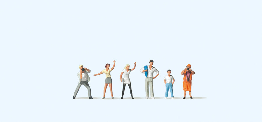 Preiser 79085 Spectators (6) Figure Set N Gauge