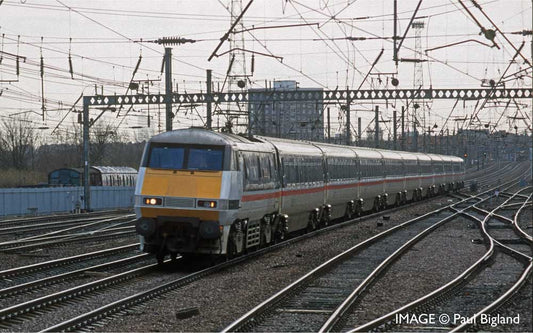 Hornby Coach R40156B BR, Mk4 Standard, Coach D - Era 8