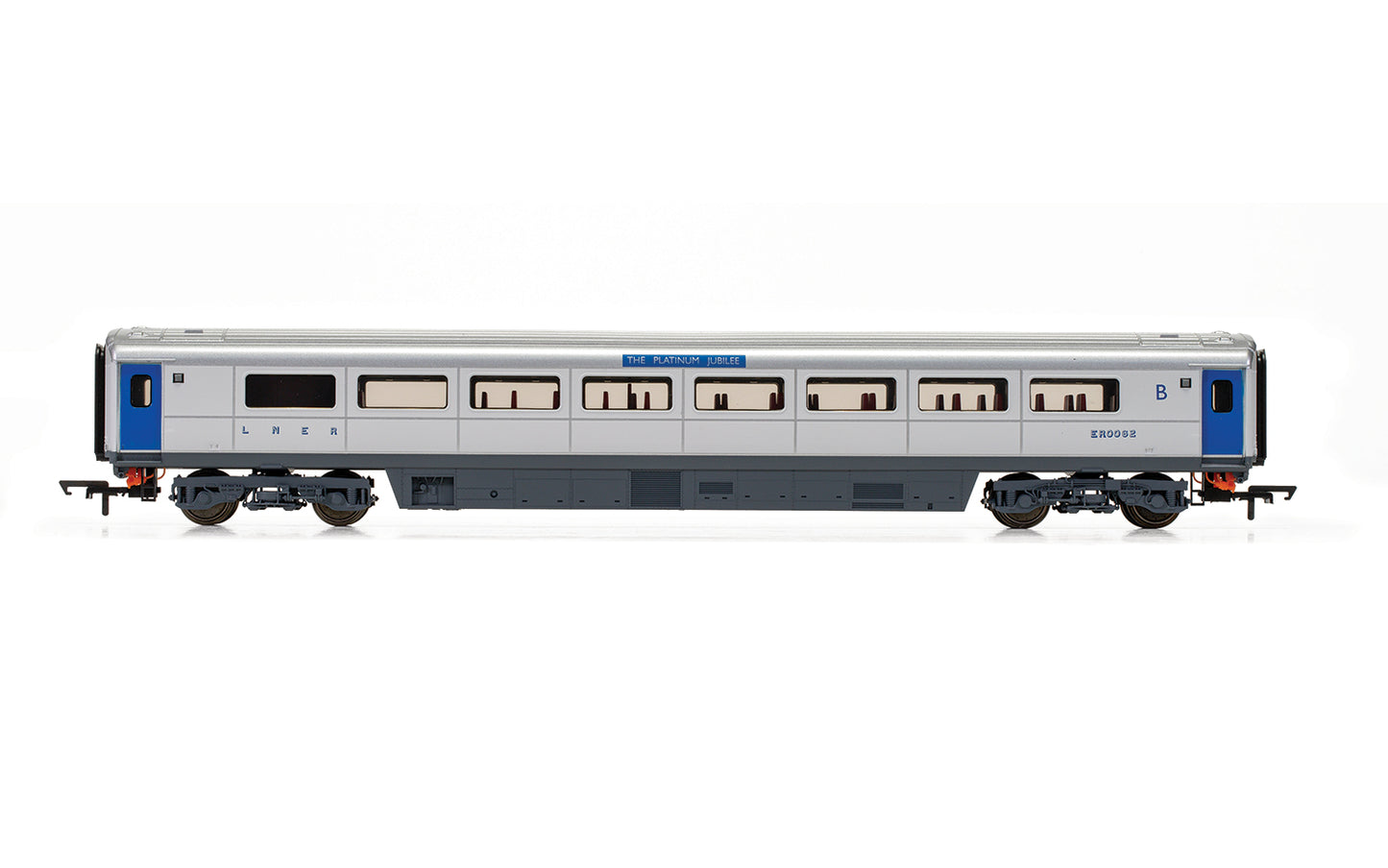 Hornby R40355 Platinum Jubilee Queen Elizabeth II Mk3 Sliding Door ER0062 Era 11
