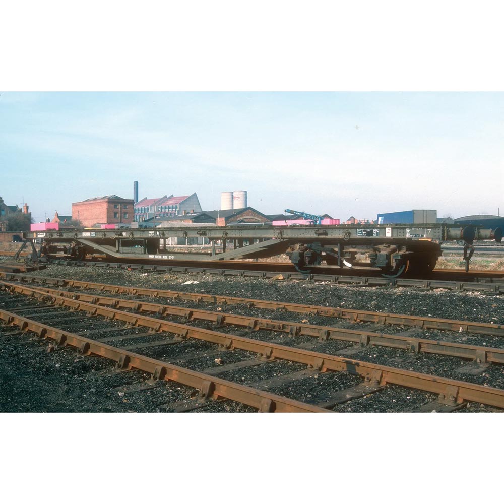 Hornby R60205 BR YMO Salmon Bogie Bolster Wagon - Era 7