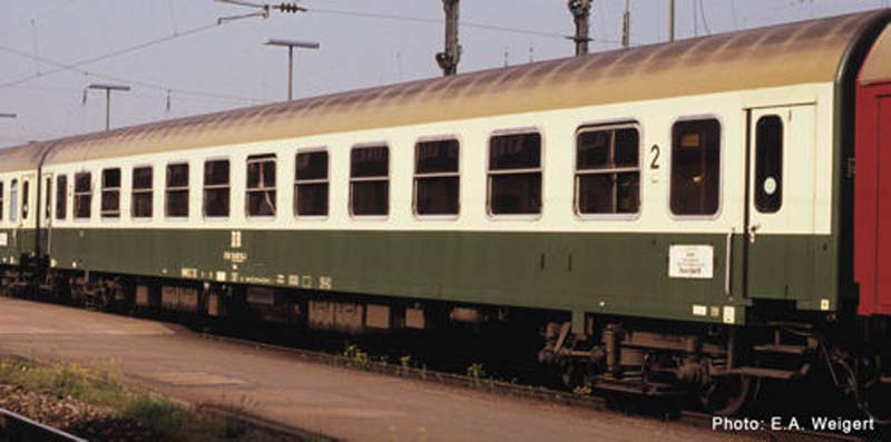 Roco DR Bcme 2nd Class Couchette Coach IV HO Gauge RC74804