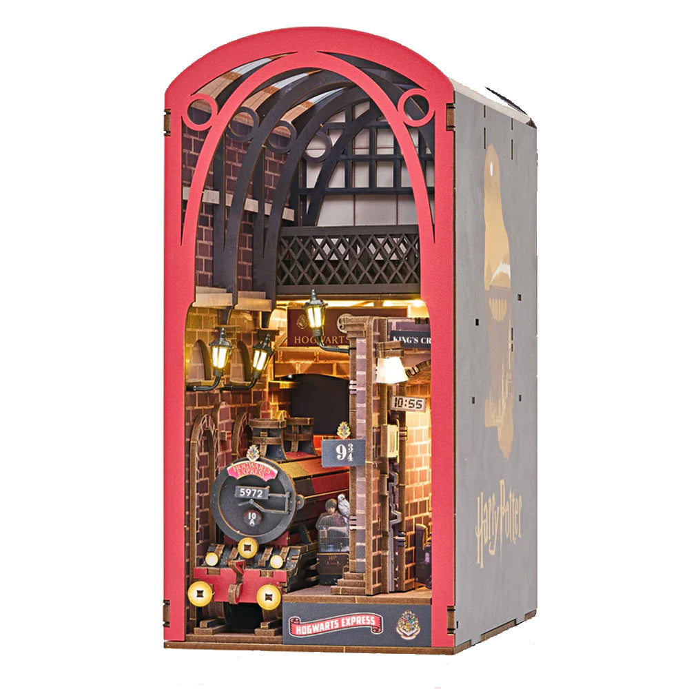 Revell Tiny Adventures - Harry Potter: Hogwarts Express Book Nook 00545