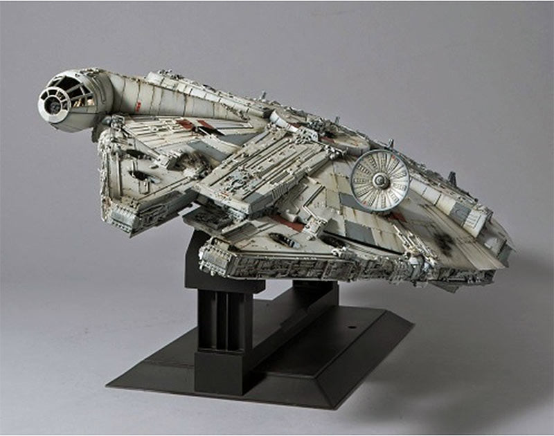 BANDAI Star Wars 'Millennium Falcon' - Perfect Grade Model Kit 01206