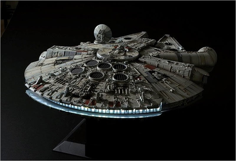 BANDAI Star Wars 'Millennium Falcon' - Perfect Grade Model Kit 01206