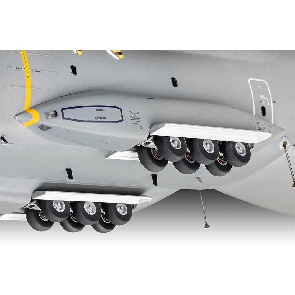 Revell 03822 Airbus A400M Atlas RAF 1:72 Plane Model Kit