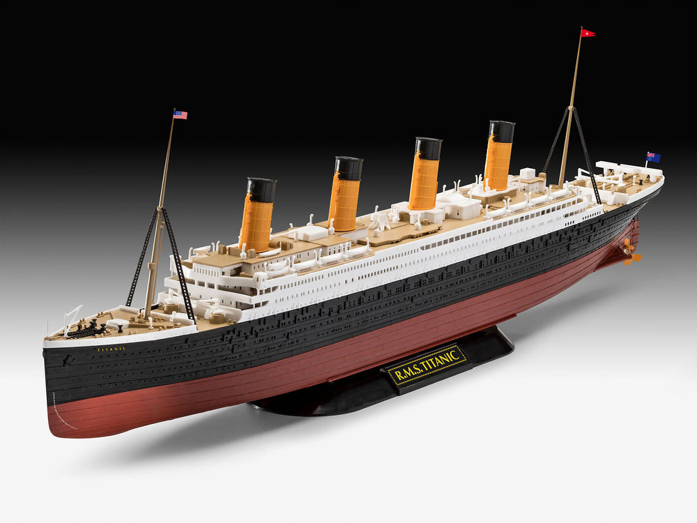 Revell 05497 R.M.S. Titanic (Click System) 1:600 Model Kit