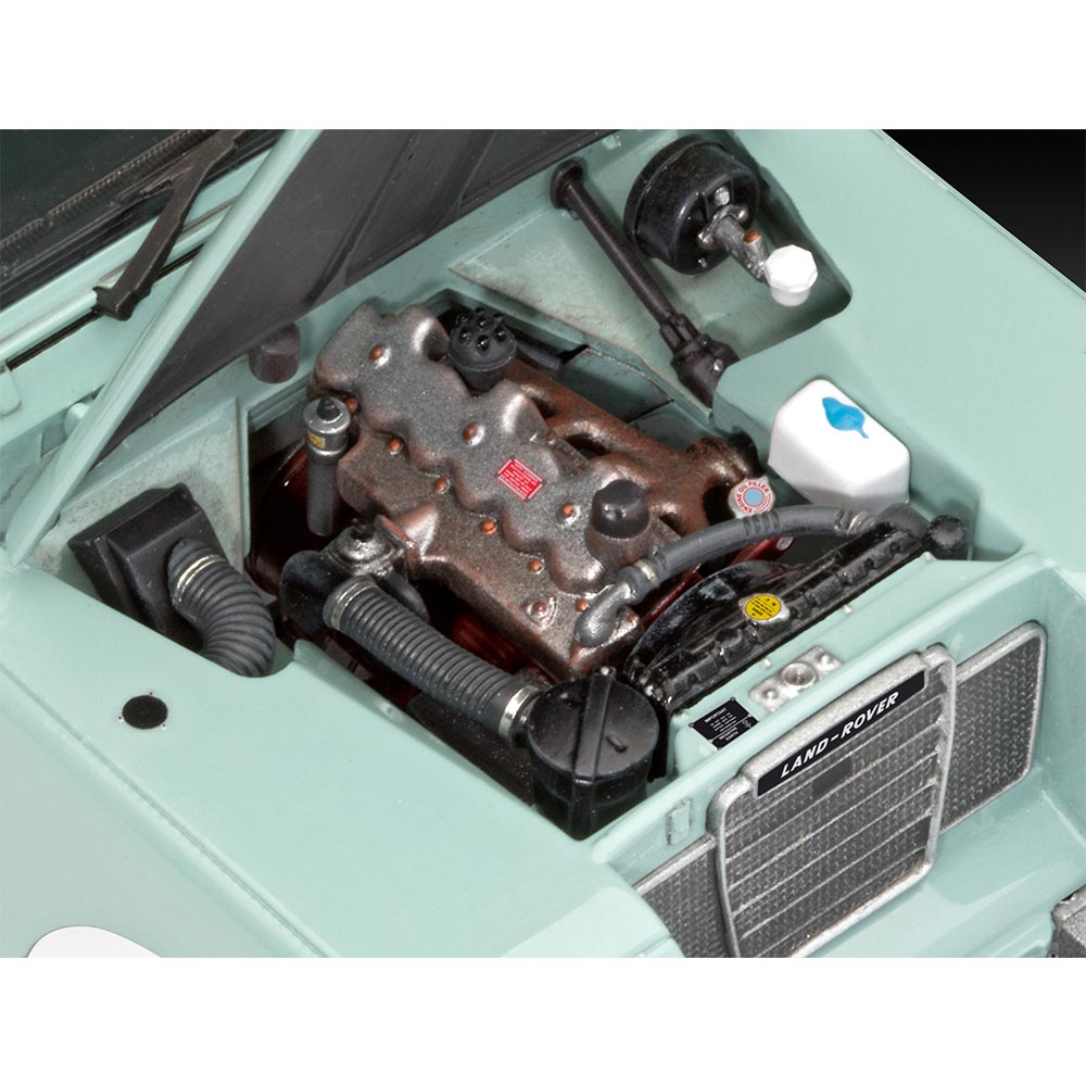 REVELL Land Rover Series III 1:24 Car Model Kit 07047