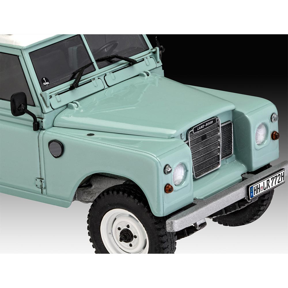 REVELL Land Rover Series III 1:24 Car Model Kit 07047