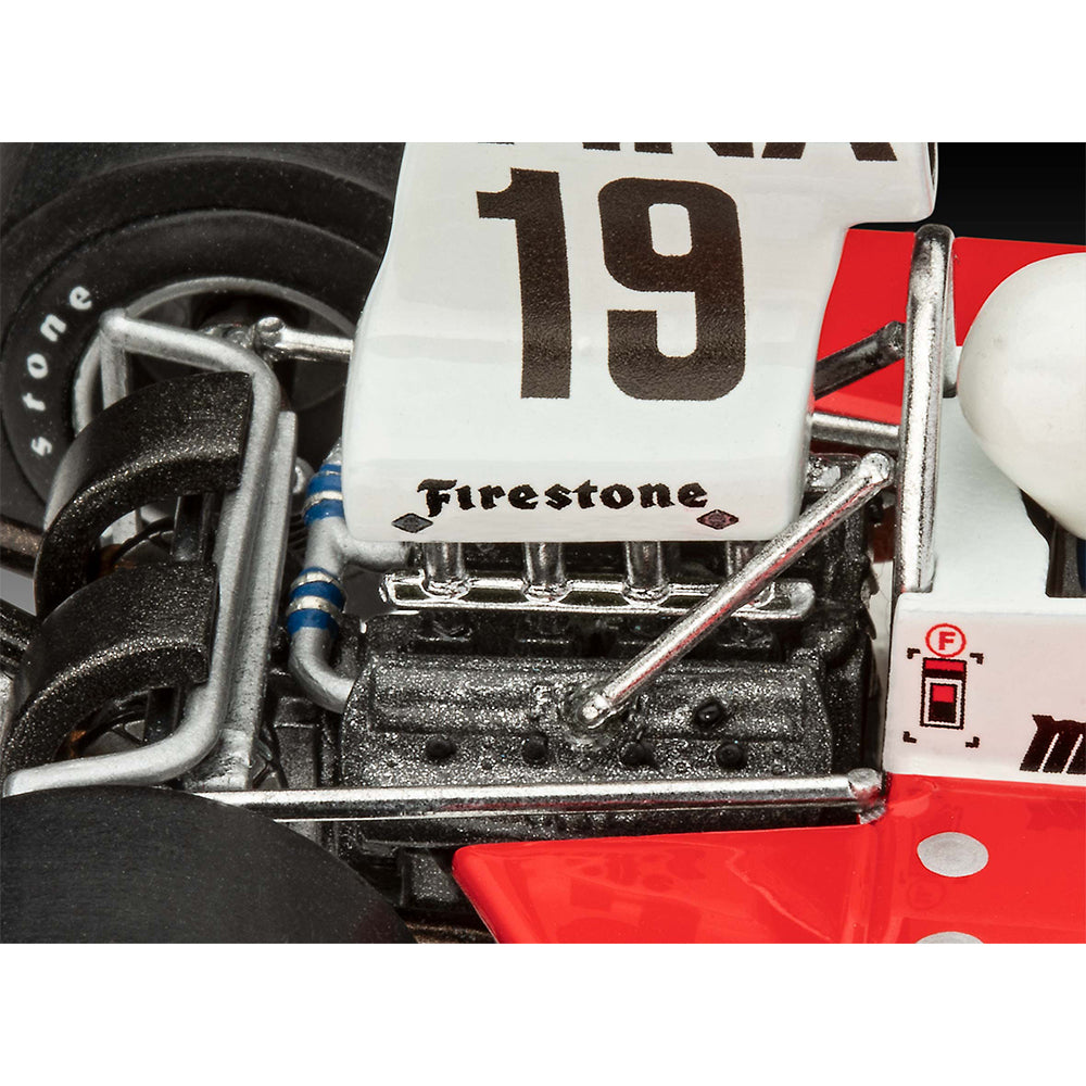 Revell 07739 Surtees TS16/03 1:32 Model Kit
