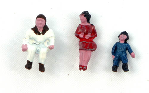 Springside DA98 Seated Family (3) Figure Set OO Gauge