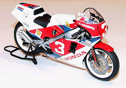 TAMIYA 14099  Honda NSR 500 Factory Colour 1:12 Bike Model Kit