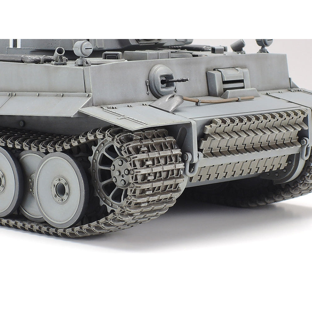 TAMIYA 35216 German Tiger I Early Production Tank 1:35  Military Model Kit