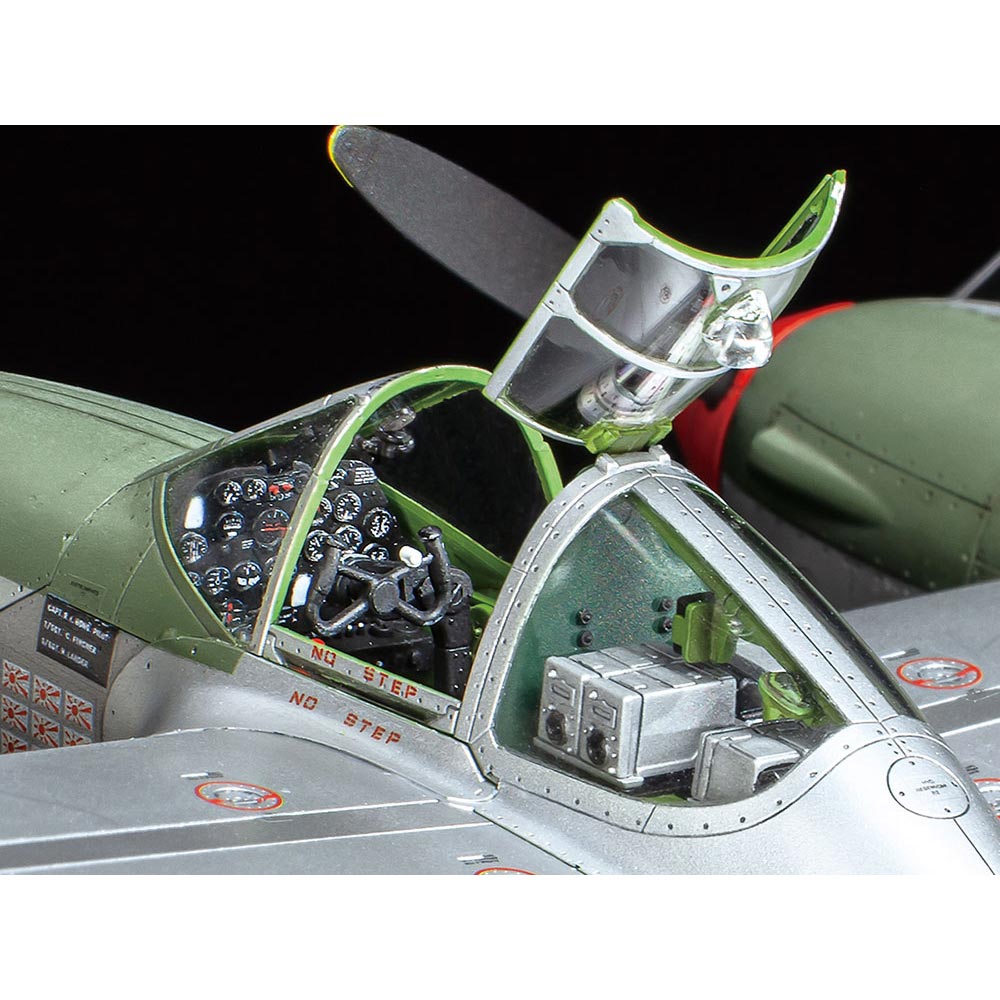Tamiya Lockheed P-38 J Lightning 1:48 Plastic Model Kit 61123