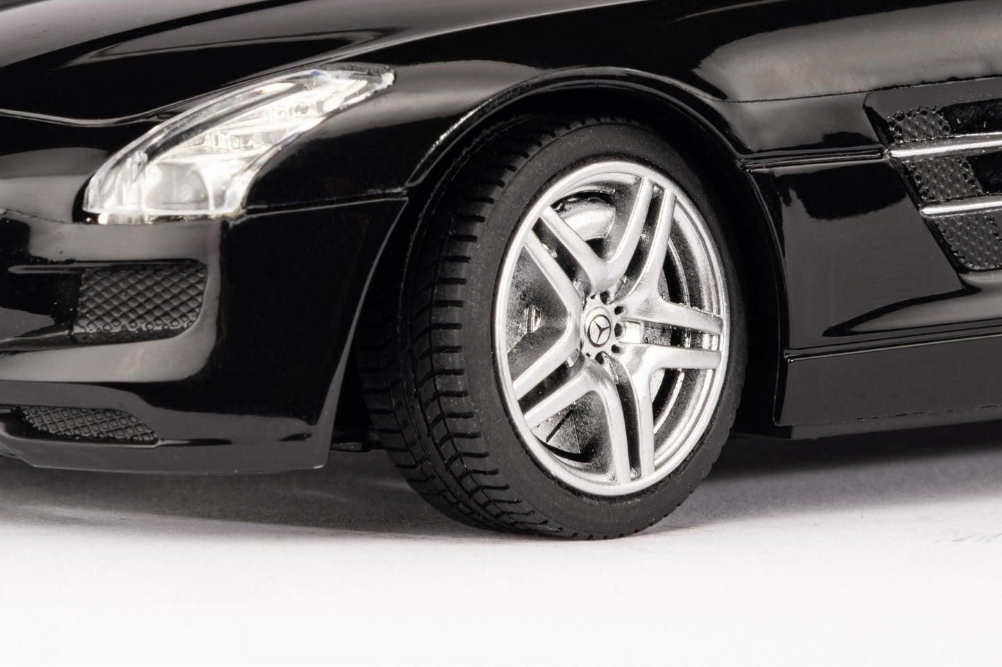 Carson C404310 Mercedes-Benz SLS AMG 2.4GHz 100% RTR Black 1:24 RC Car