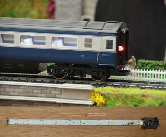Train Tech Automatic Coach Lighting - Cool White/Flashing Tail HO/OO Gauge