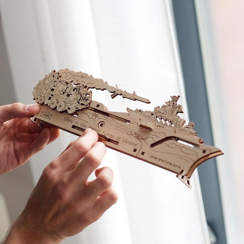 UGEARS 70180 Neptune  Mission Wooden Mechanical Model Kit