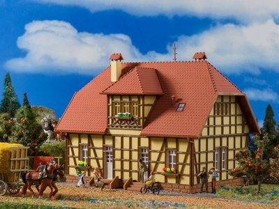 Vollmer 43654 Half Timbered Settlement House Kit HO