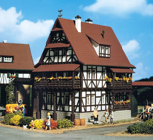 Vollmer 43732 Vintners Lodge with Yard Gate Kit HO