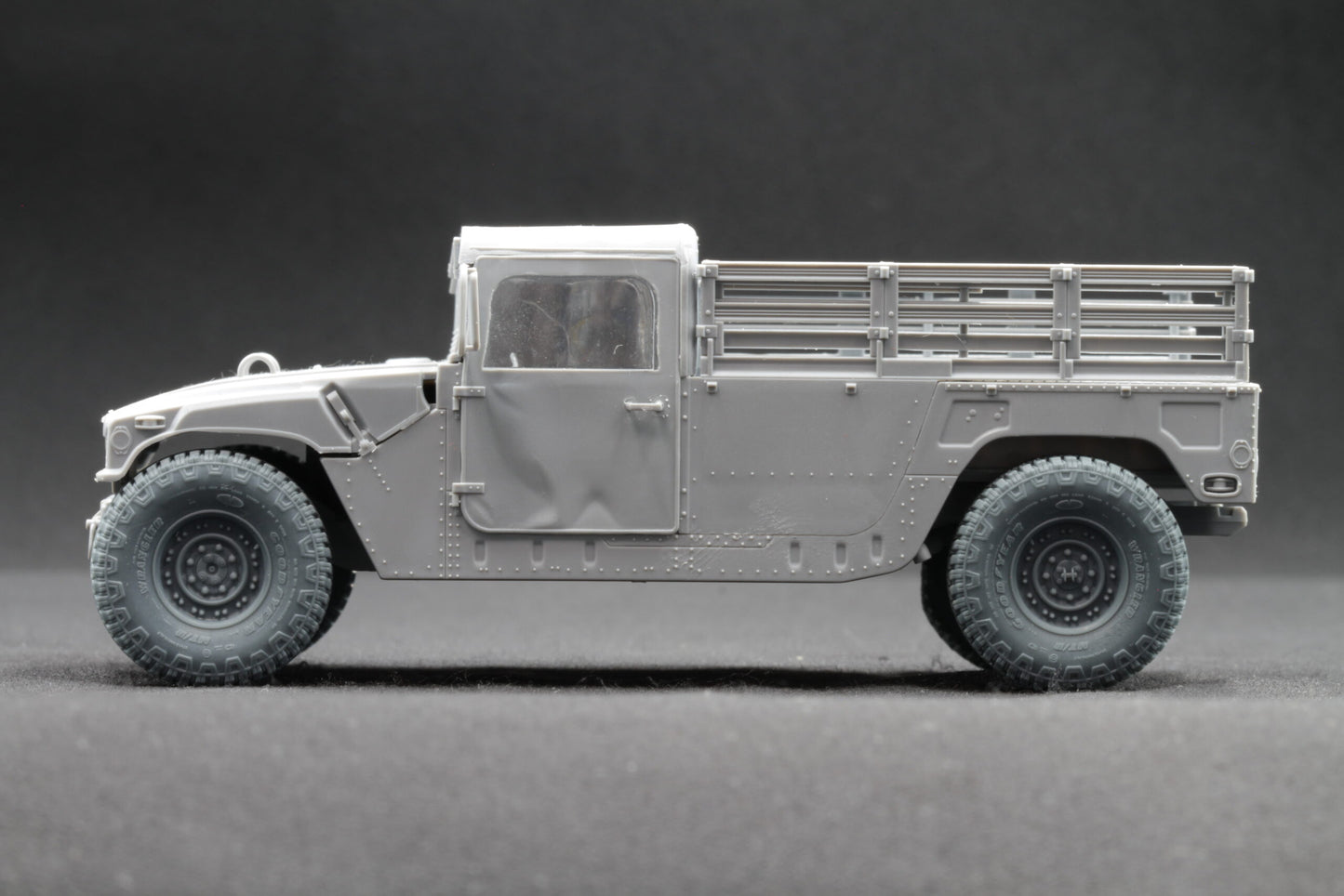 ScaleX HMMWV MT/R 24-bolt Ordinary Wheel Set For ICM 1:35 Model Kits