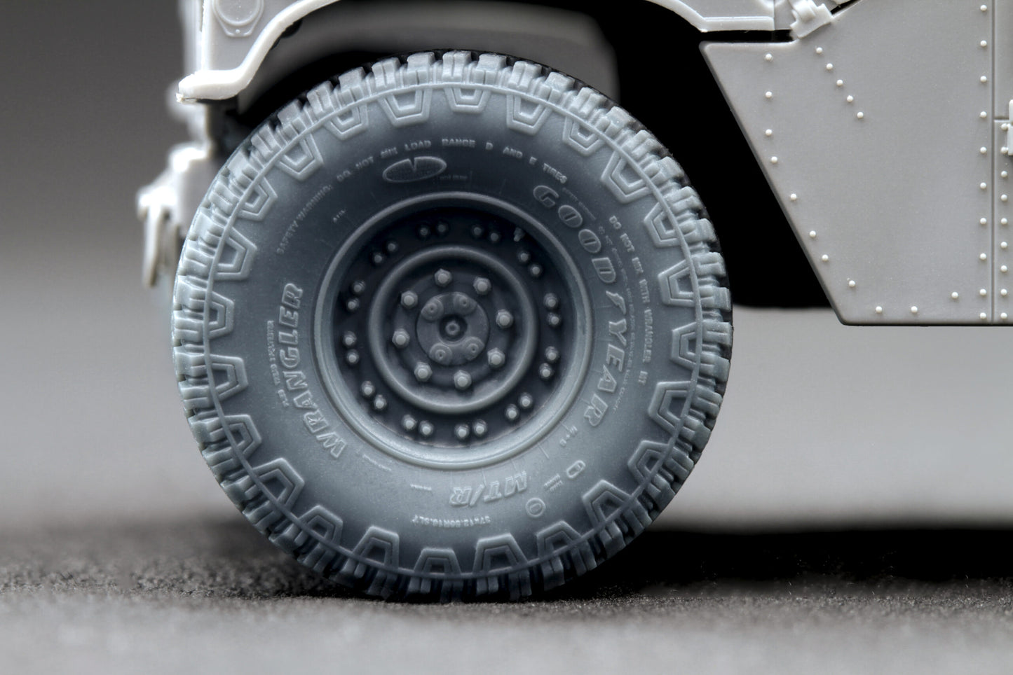 ScaleX HMMWV MT/R 24-bolt Ordinary Wheel Set For ICM 1:35 Model Kits