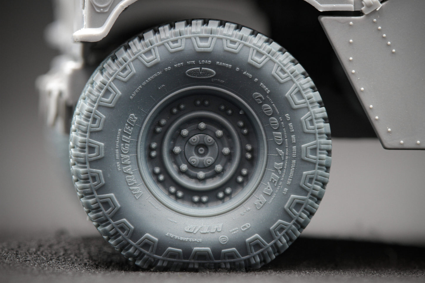 ScaleX HMMWV MT/R 24-bolt Weighted Wheel Set For ICM 1:35 Model Kits