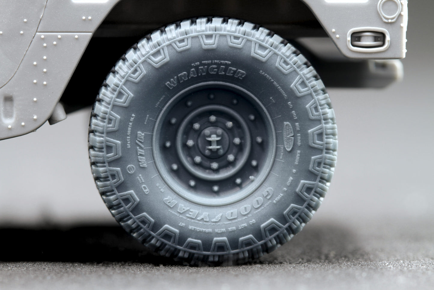 ScaleX HMMWV MT/R 12-bolt Ordinary Wheel Set For ICM 1:35 Model Kits
