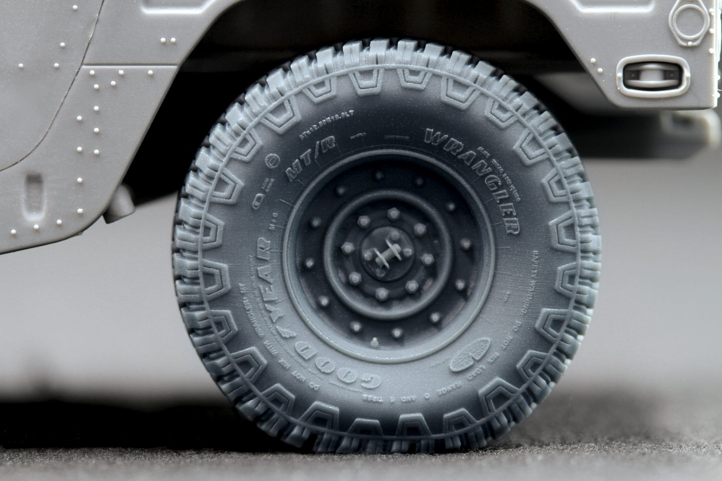 ScaleX HMMWV MT/R 12-bolt Weighted Wheel Set For ICM 1:35 Model Kits