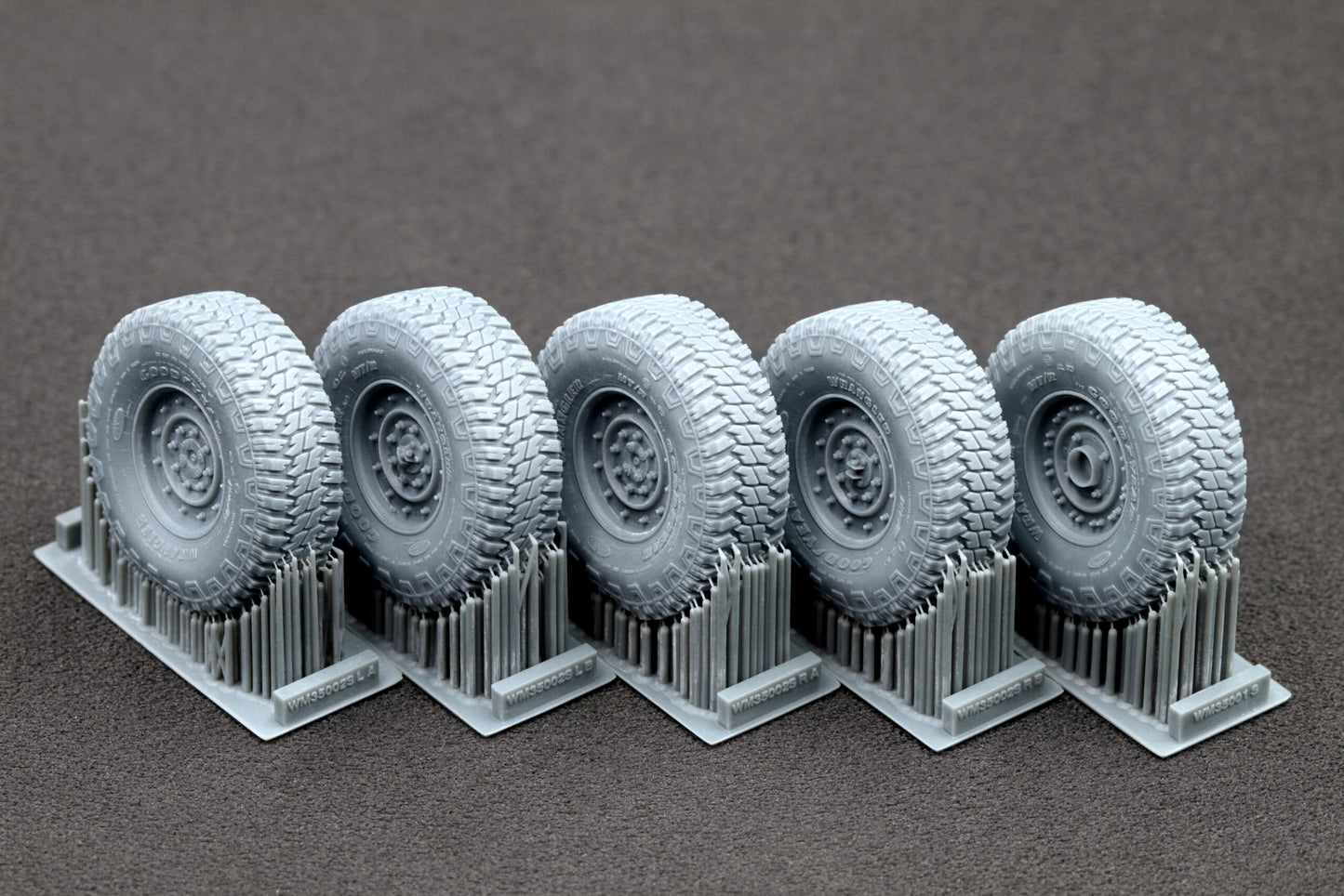 ScaleX HMMWV MT/R 12-bolt Weighted Wheel Set For ICM 1:35 Model Kits