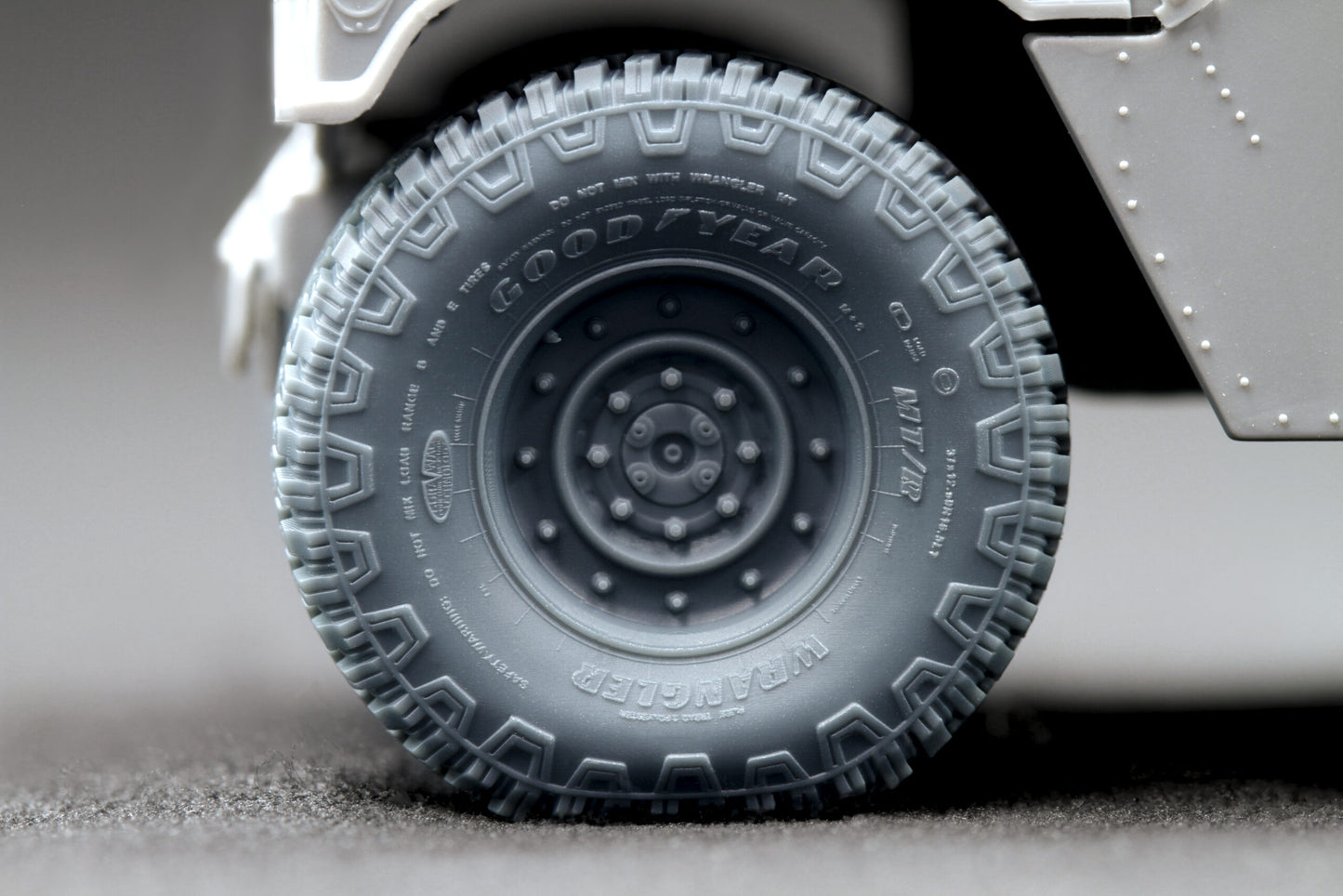 ScaleX HMMWV MT/R 12-bolt Weighted Wheel Set For ICM 1:35 Model Kits