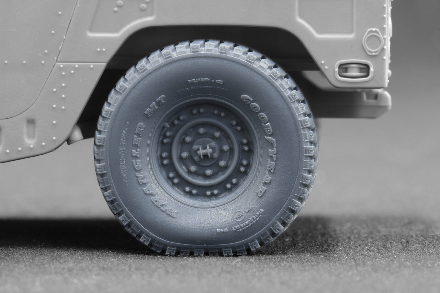 ScaleX HMMWV MT 24-bolt Weighted Wheel Set For ICM Academy 1:35 Model Kits
