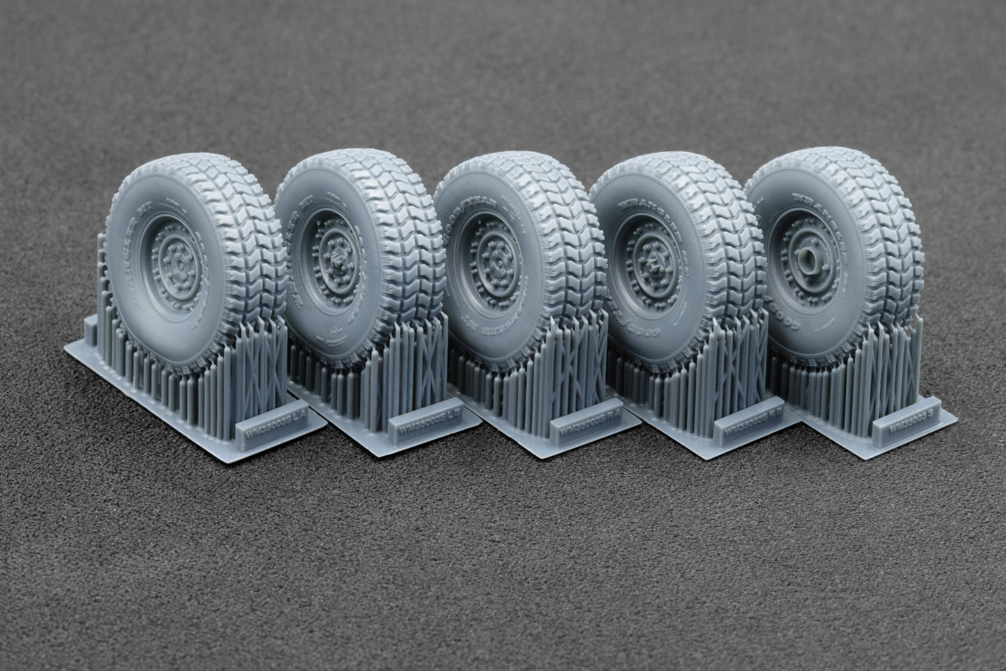 ScaleX HMMWV MT 24-bolt Weighted Wheel Set For ICM Academy 1:35 Model Kits