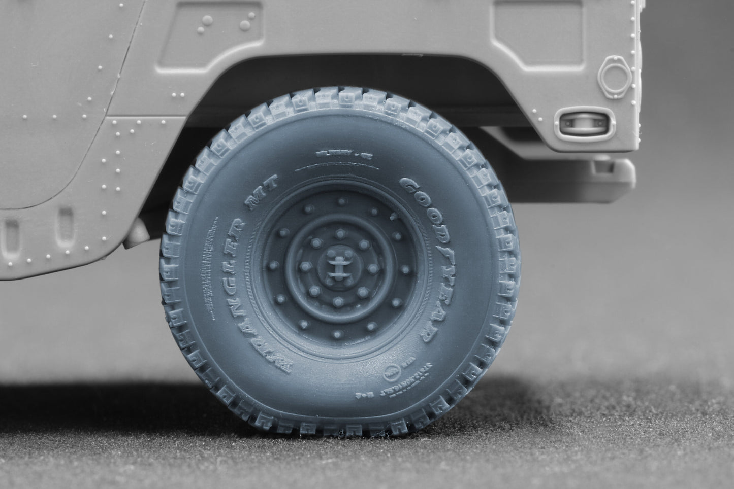 ScaleX HMMWV MT 12-bolt Weighted Wheel Set For ICM Academy 1:35 Model Kits