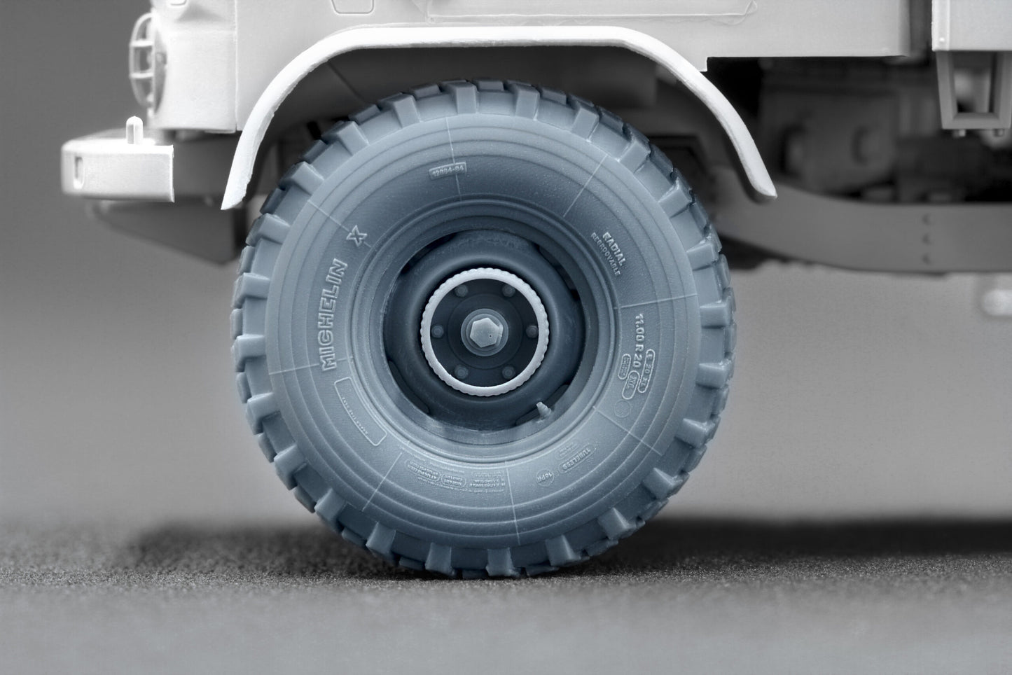 ScaleX Unimog 404 11.0R20 X v2 Ordinary Wheel Set For ICM, AK Revell 1:35 Model Kits