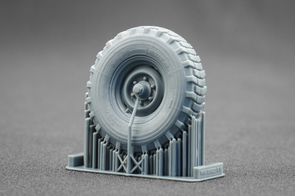 ScaleX Unimog 404 11.0R20 X v2 Ordinary Wheel Set For ICM, AK Revell 1:35 Model Kits