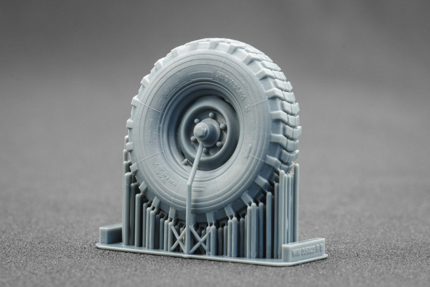 ScaleX Unimog 404 11.0R20 X v2 Ordinary Wheel Set For ICM, AK Revell 1:35 Model Kits