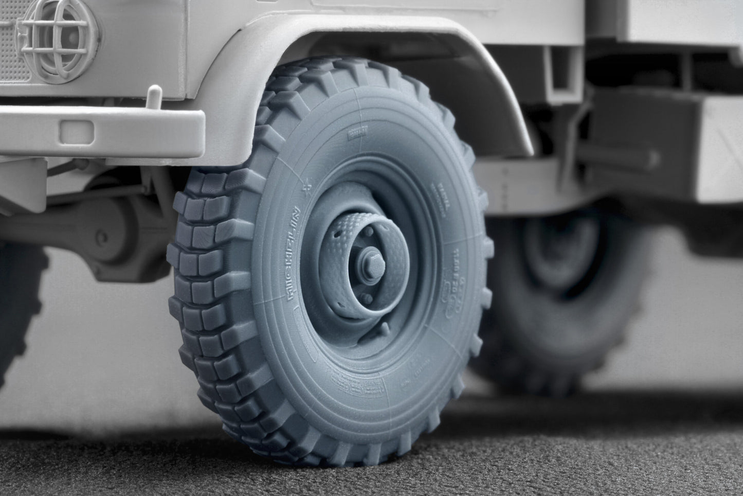 ScaleX Unimog 404 11.0R20 X v2 Ordinary Wheel Set For ICM, AK Revell 1:35 Model Kits