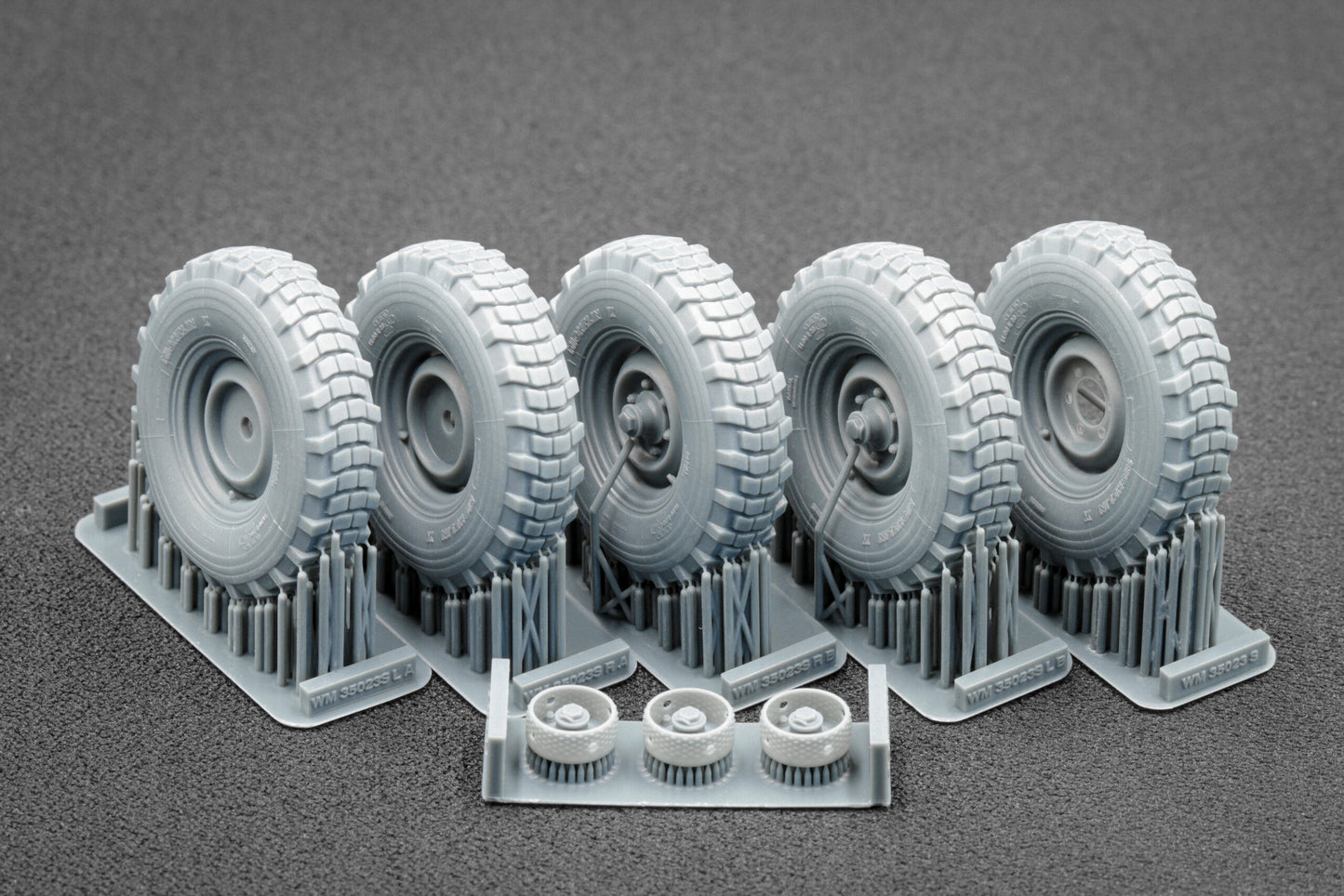 ScaleX Unimog 404 11.0R20 X v2 Weighted Wheel Set For ICM, AK Revell 1:35 Model Kits