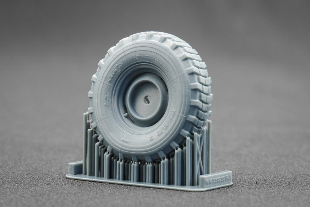 ScaleX Unimog 404 11.0R20 X v2 Weighted Wheel Set For ICM, AK Revell 1:35 Model Kits