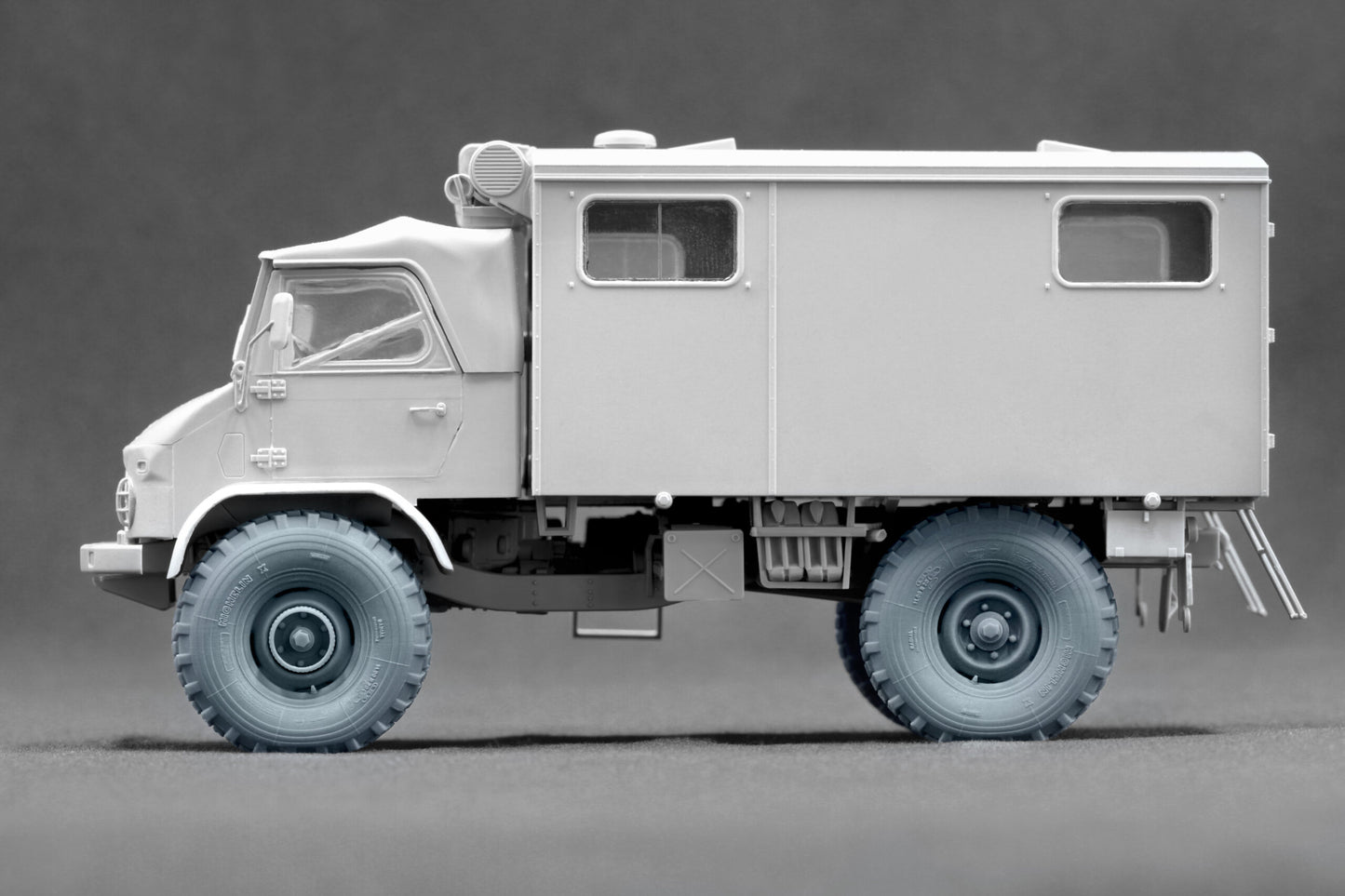 ScaleX Unimog 404 11.0R20 X v2 Weighted Wheel Set For ICM, AK Revell 1:35 Model Kits