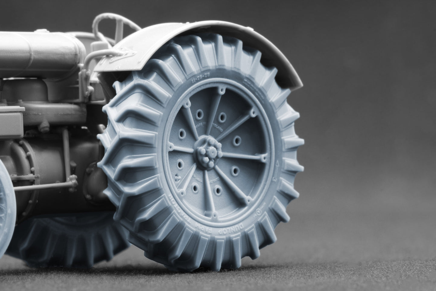 ScaleX Fordson N Tractor v1 Ordinary Wheel Set For Miniart 1:35 Model Kits