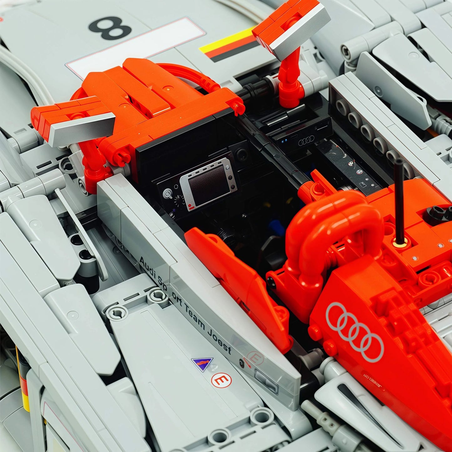 Bole Brick Audi R8 LMP NO.8 1:10 Brick Model 2426pcs